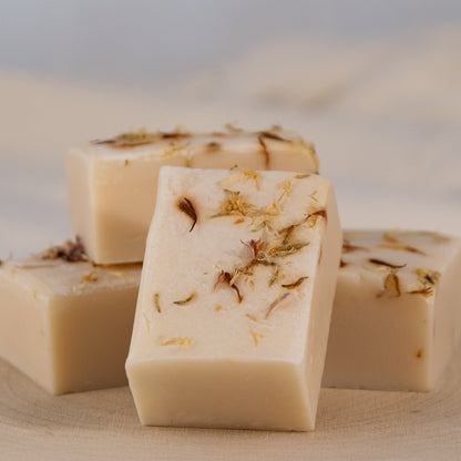 STUTENMILCHSEIFE OUVERTÜRE  mit Kardamom und Pfeffer